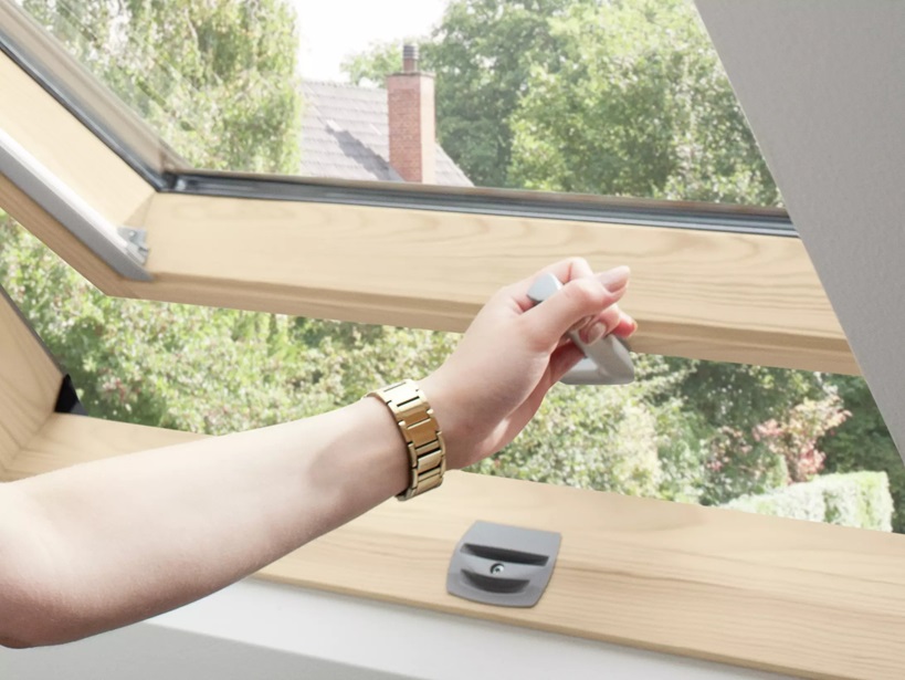 VELUX jumta logi, jumta loga apkope, loga tīrīšana, VELUX GPL, VELUX GLL 1061B, VELUX GLL 1064B