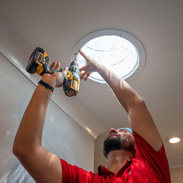 Installation d’un tunnel de lumière VELUX